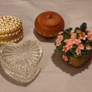 Charming Trinket Collection with Floral and Heart Accents